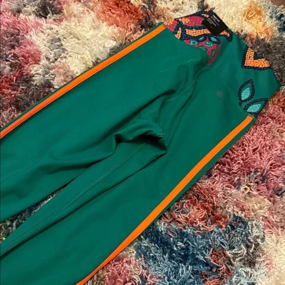 🦜🌹🦜 • 🫦 Farm Rio x Adidas x Color Yo’ World… Vibes